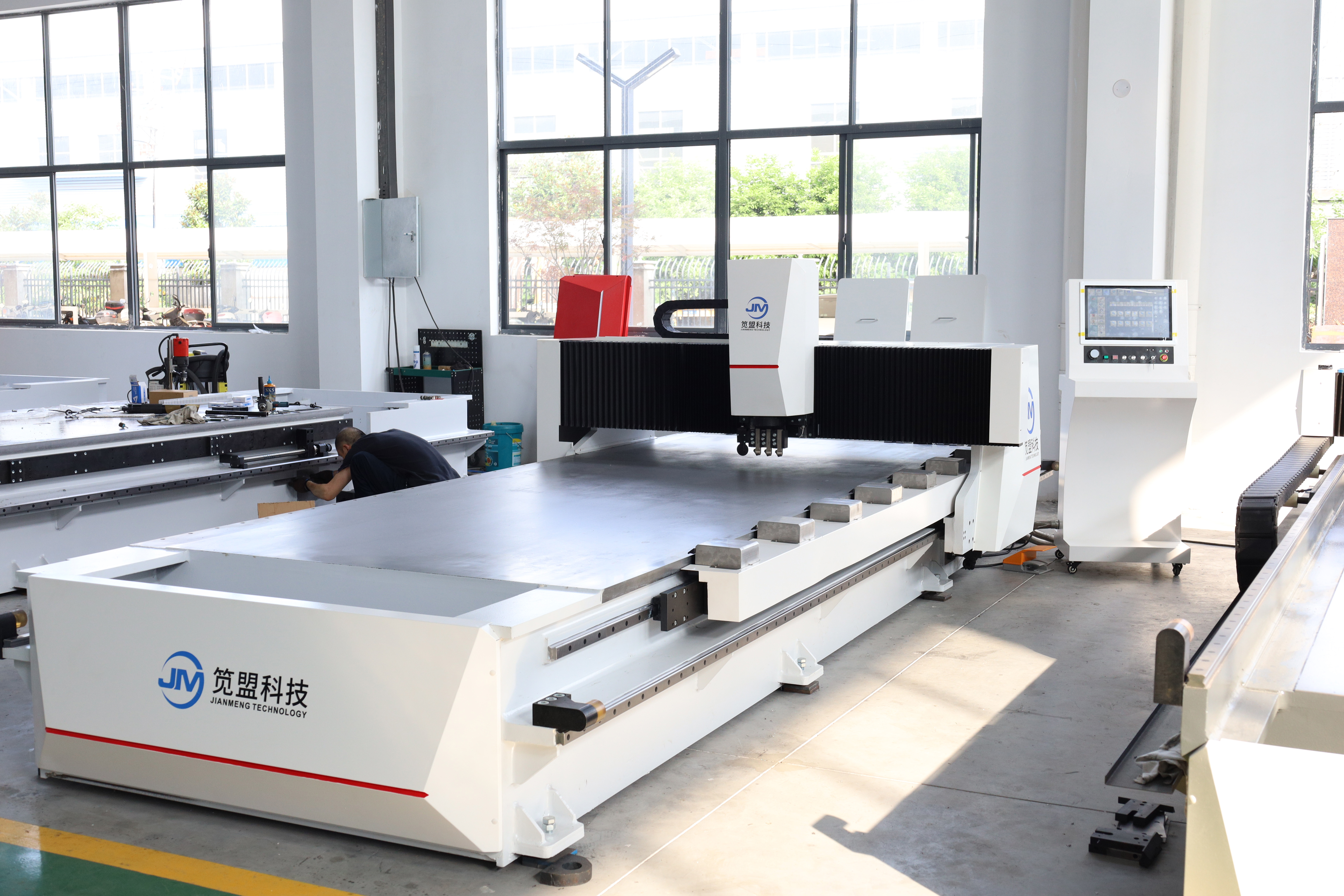 Nelisivuinen CNC V-leikkauskone